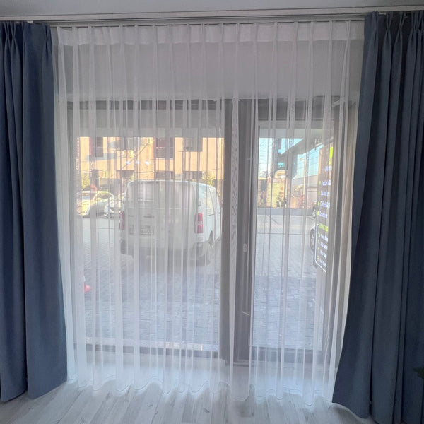 Moderner Vorhang puristisch luxuriöse Gitteroptik Elfenbein - mit Kräuselband (1 Stück)