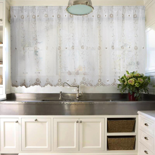 Küchenvorhang mit gesticktem Blumenmuster Beige/Weiß – mit Kräuselband (1 Stück)