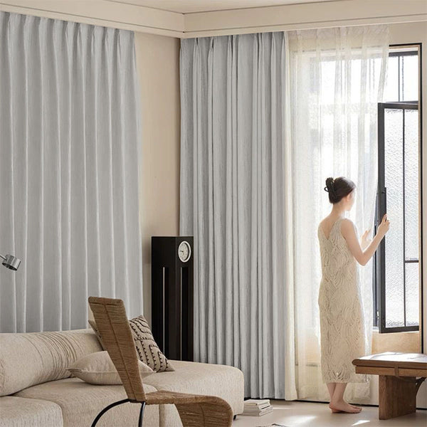 Moderner Vorhang Pearl Chenille 80% Verdunkelung Hellgrau – mit Kräuselband (1 Stück)