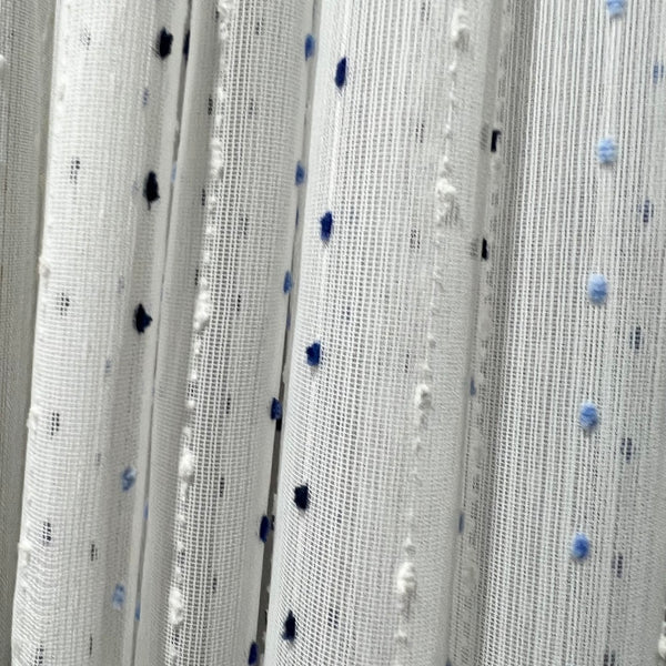 Durchsichtiger Boho-Vorhang mit bunten Bommeln Weiß – mit Kräuselband (1 Stück)