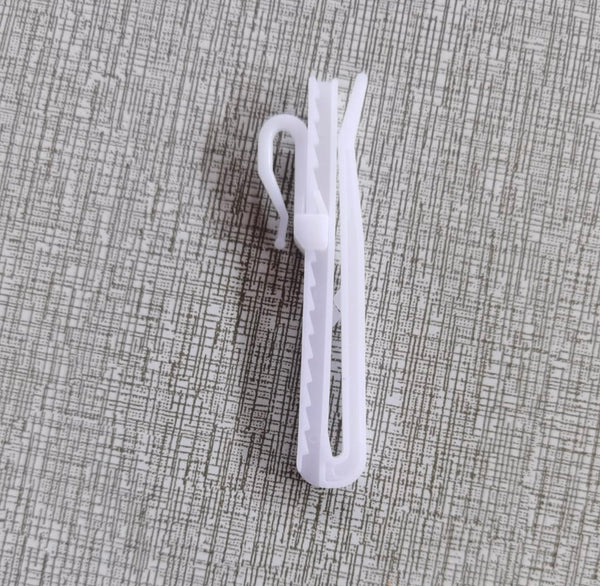 Verstellbare Gardinenhaken aus Kunststoff ca 8 cm - 50 Stück