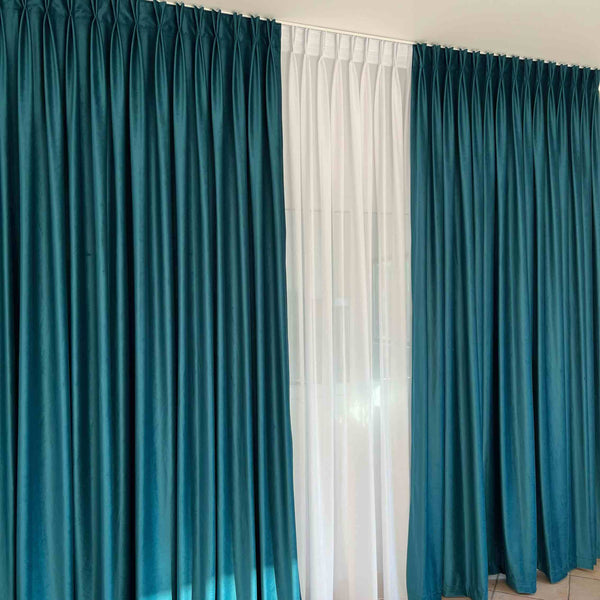 Samt Vorhang 80% Verdunkelung Türkis – mit Kräuselband (1 Stück)